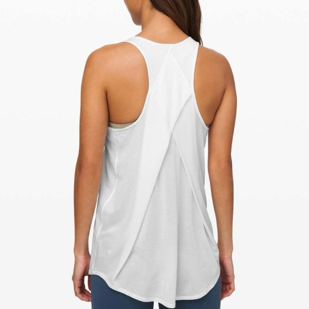 Lululemon Essential white pleated athletic tank top women’s size 8